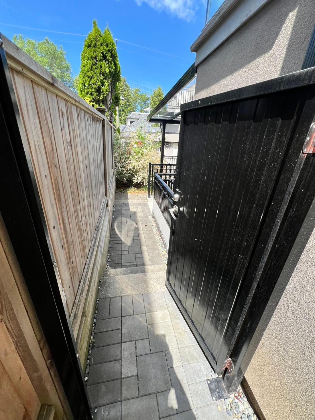 Private Rooms In Vancouver West Exterior photo