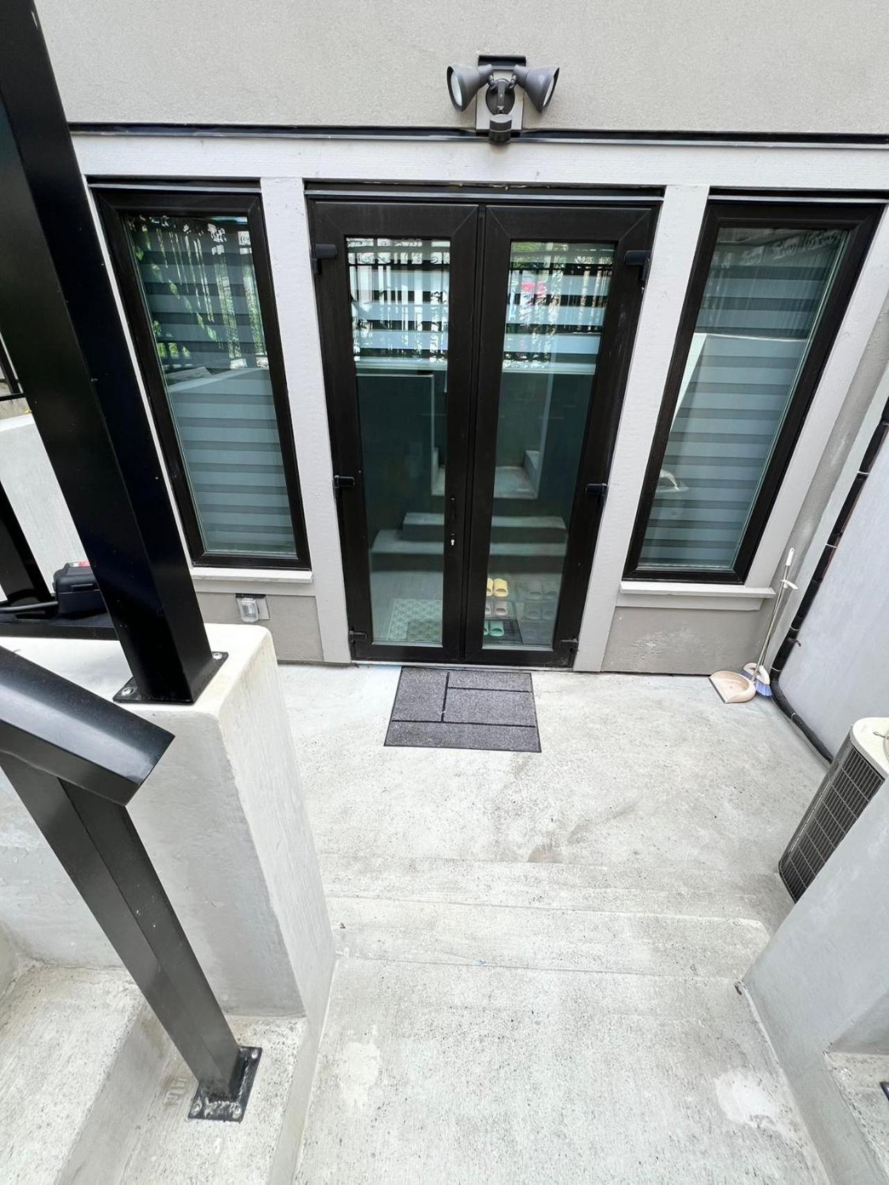 Private Rooms In Vancouver West Exterior photo